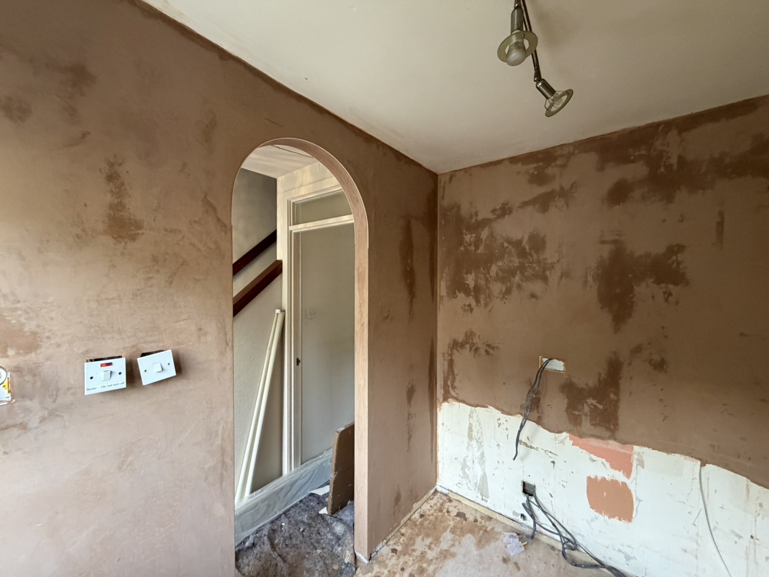Hallway with archway re-skimmed, ready for decoration