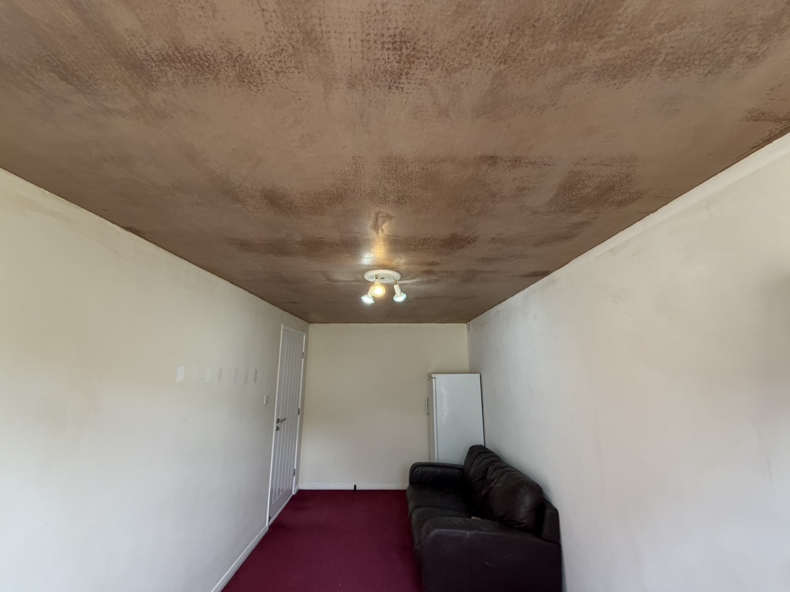 Living room ceiling re-skimmed, smooth flat finish over old artex